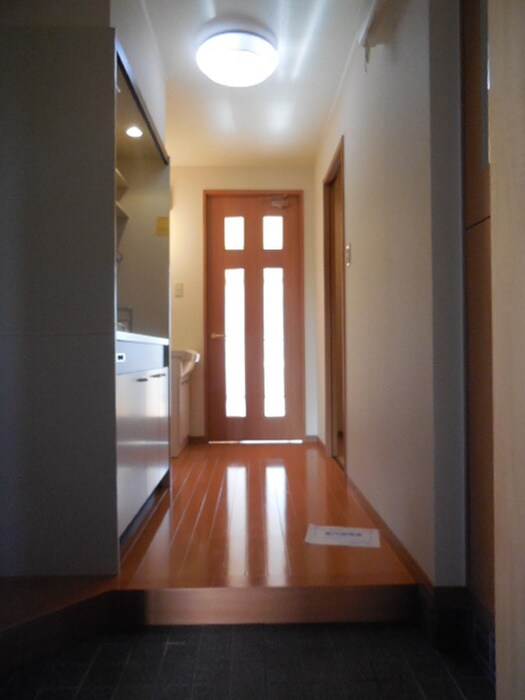 物件内観写真10　(玄関)