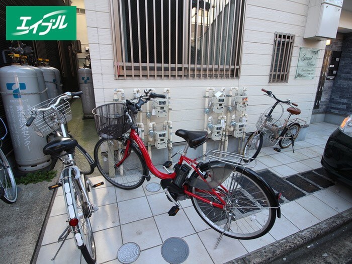 物件外観写真3　(駐輪場)