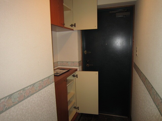 物件内観写真7　(玄関)