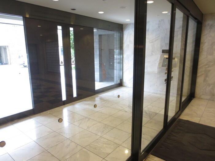 物件外観写真4　(エントランス部分)