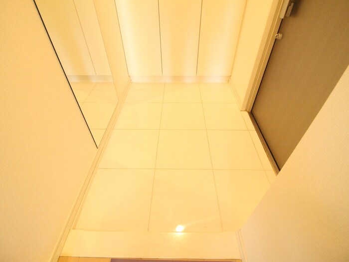 物件内観写真18　(玄関)
