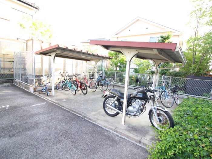 物件外観写真3　(駐輪場)