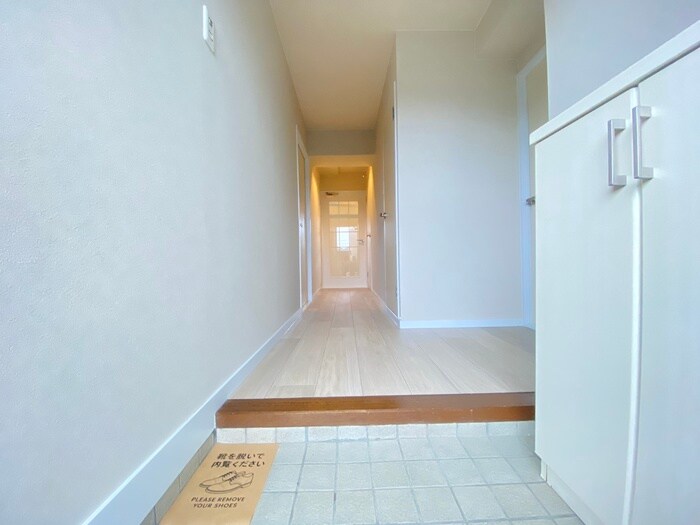 物件内観写真13　(玄関)