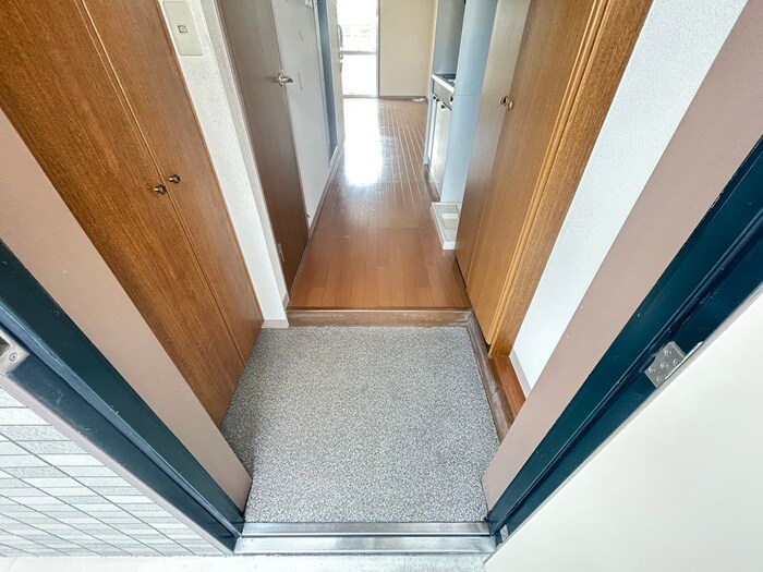 物件内観写真14　(玄関)