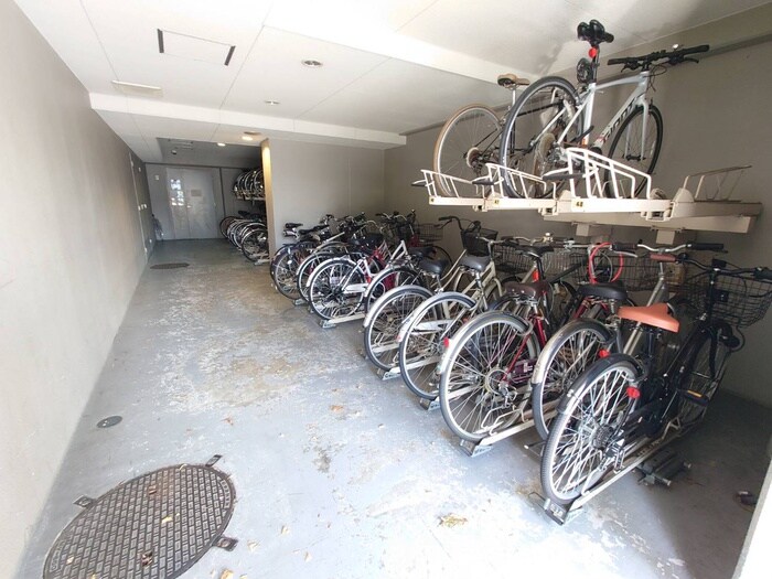 物件外観写真4　(駐輪場)