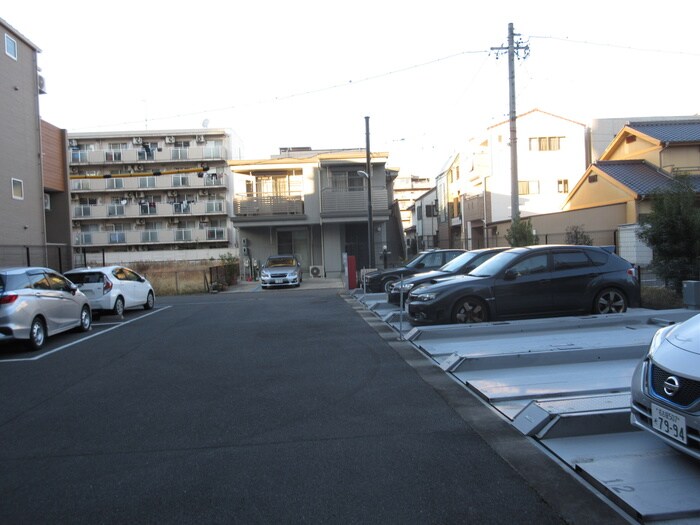 物件外観写真5　(駐車場)