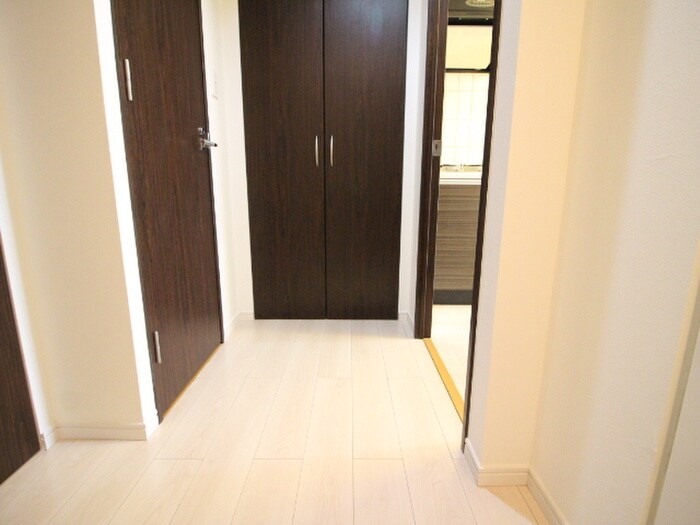 物件内観写真16　(廊下)