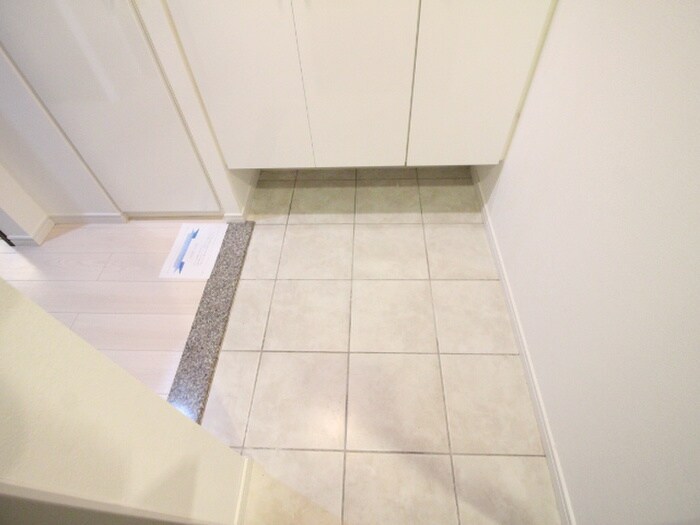 物件内観写真17　(玄関)