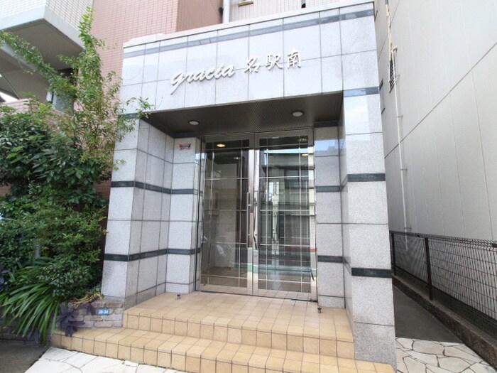 物件外観写真4　(エントランス部分)