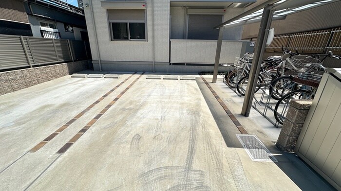 物件外観写真2　(駐車場)