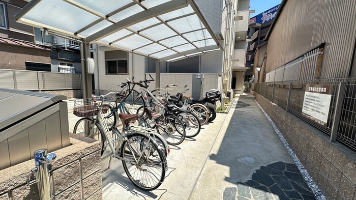 物件外観写真3　(駐輪場)