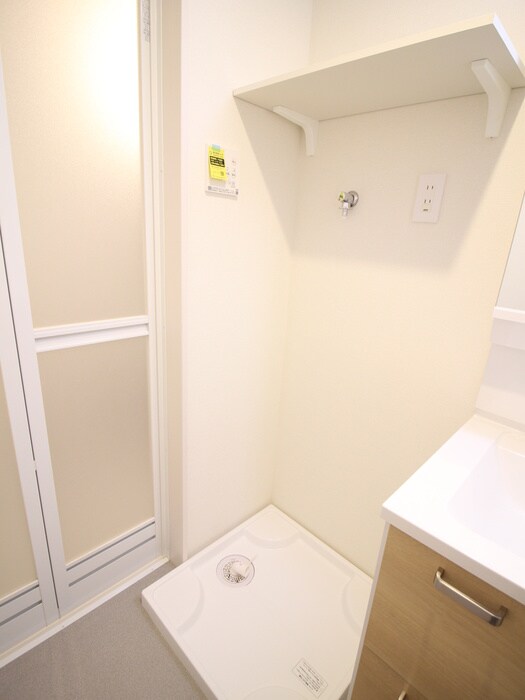 物件内観写真16　(洗濯機置場)