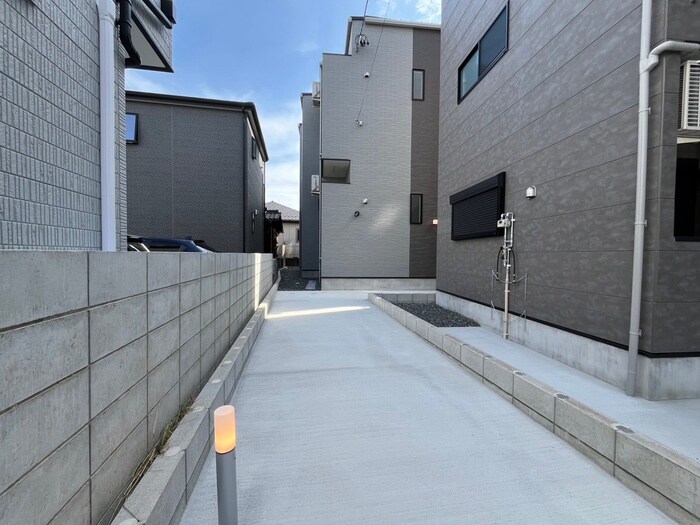 物件外観写真4　(エントランス部分)