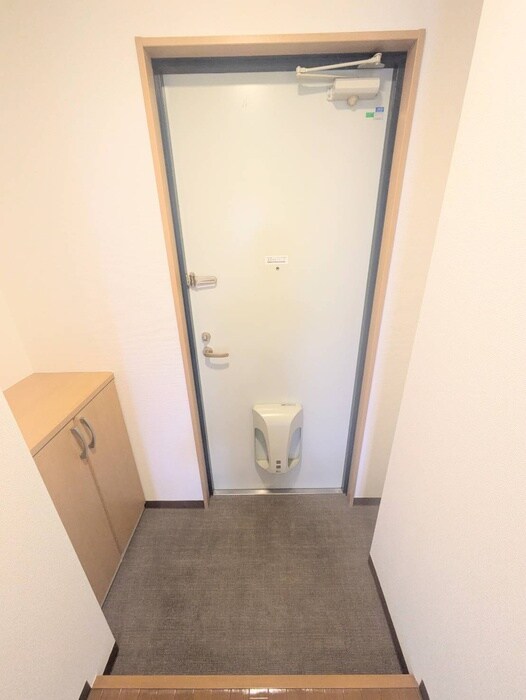 物件内観写真18　(玄関)