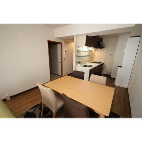 物件内観写真2　(居室)