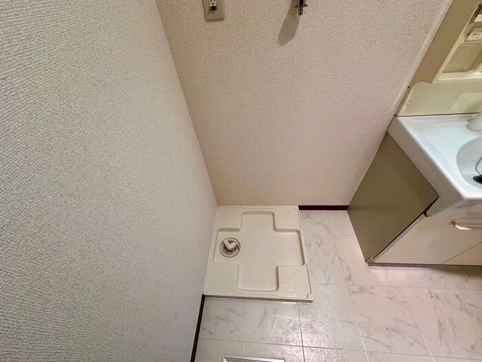 物件内観写真16　(洗濯機置場)