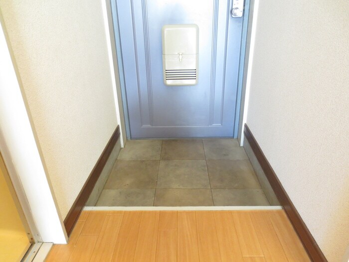 物件内観写真8　(玄関)
