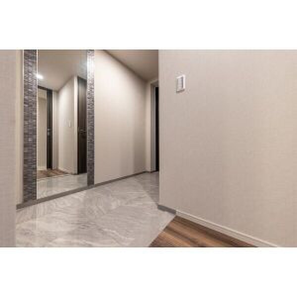 物件内観写真14　(玄関)