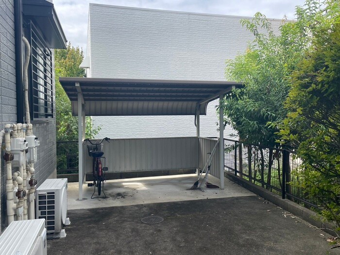 物件外観写真5　(駐輪場)