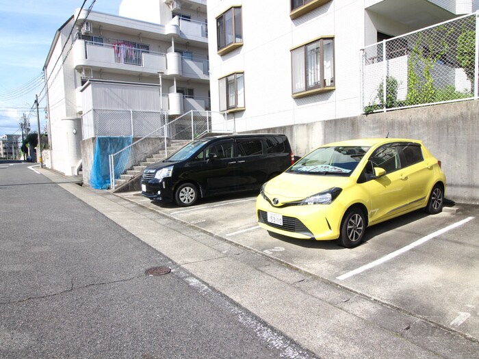 物件外観写真4　(駐車場)