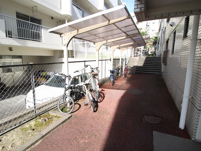 物件外観写真5　(駐輪場)
