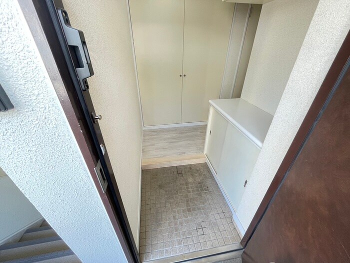 物件内観写真14　(玄関)