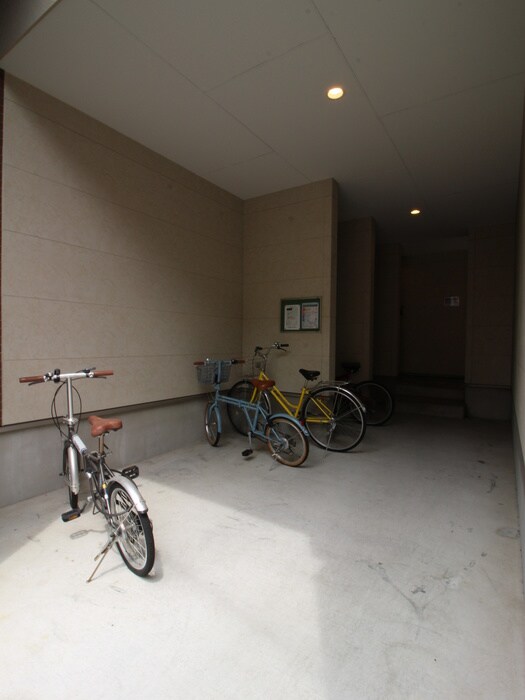 物件外観写真3　(駐輪場)
