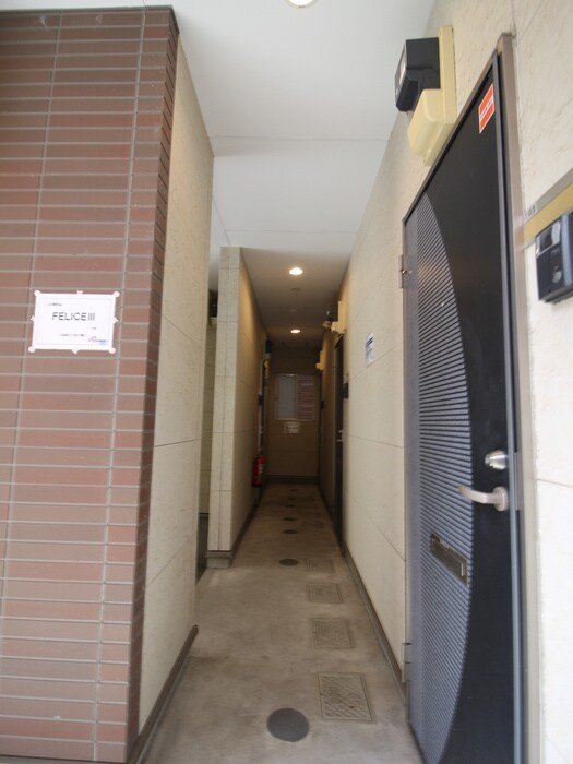 物件外観写真5　(エントランス部分)