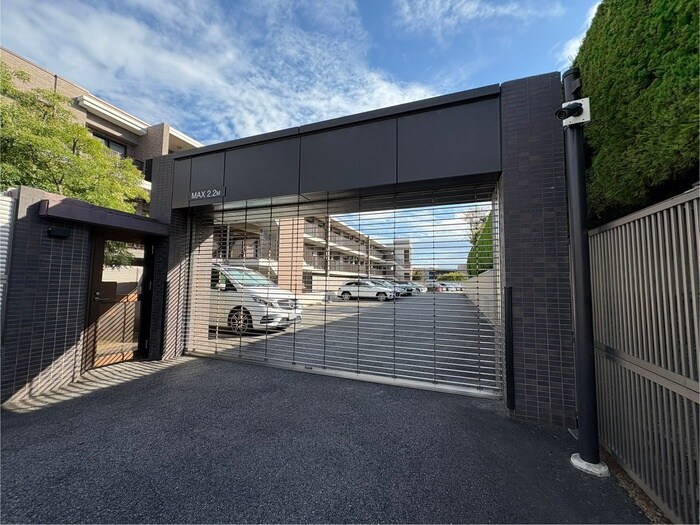 物件外観写真5　(駐車場)