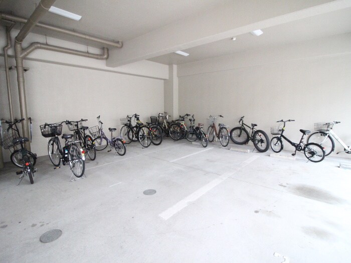 物件外観写真5　(駐輪場)