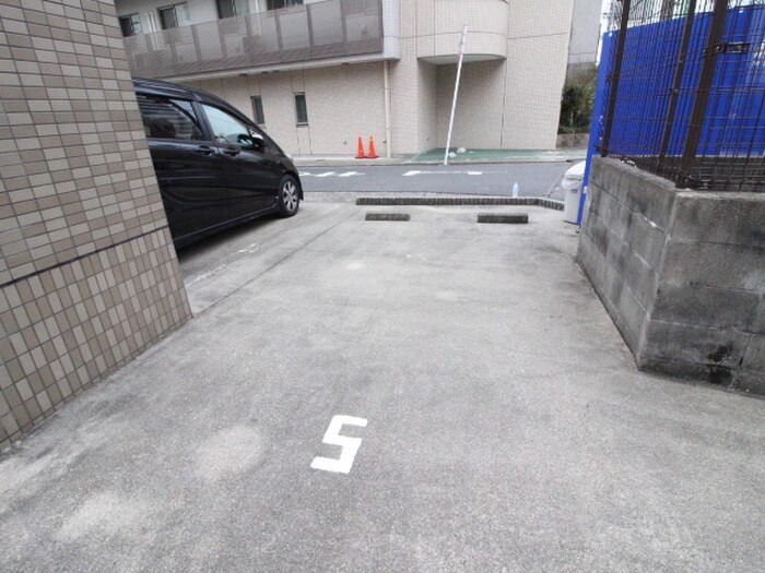 物件外観写真6　(駐車場)