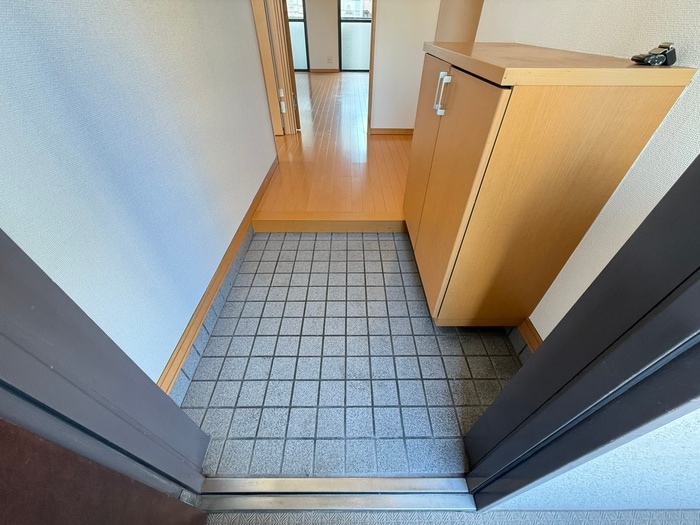 物件内観写真16　(玄関)