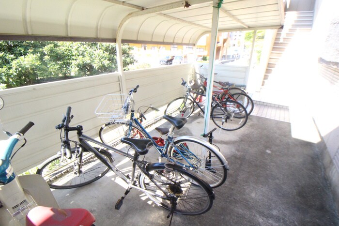 物件外観写真3　(駐輪場)