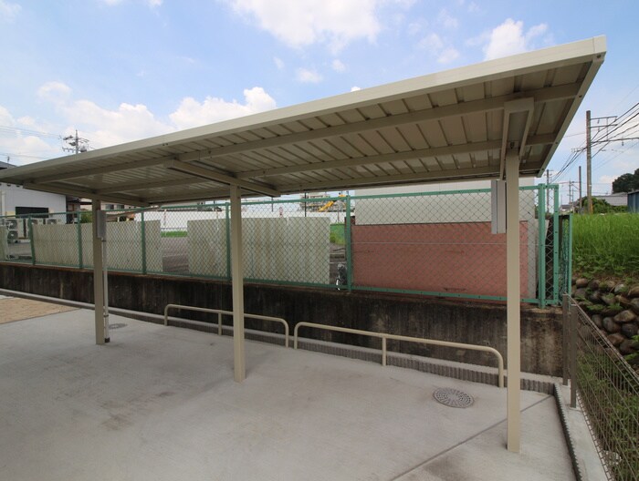 物件外観写真3　(駐輪場)