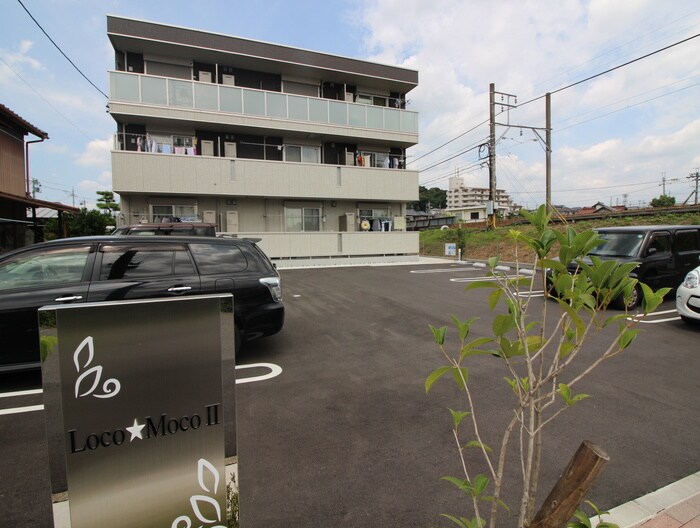 物件外観写真5　(駐車場)