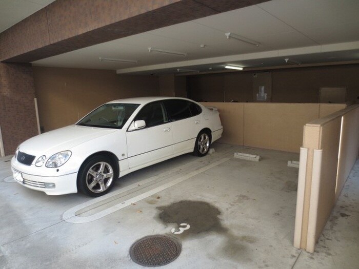 物件外観写真4　(駐車場)