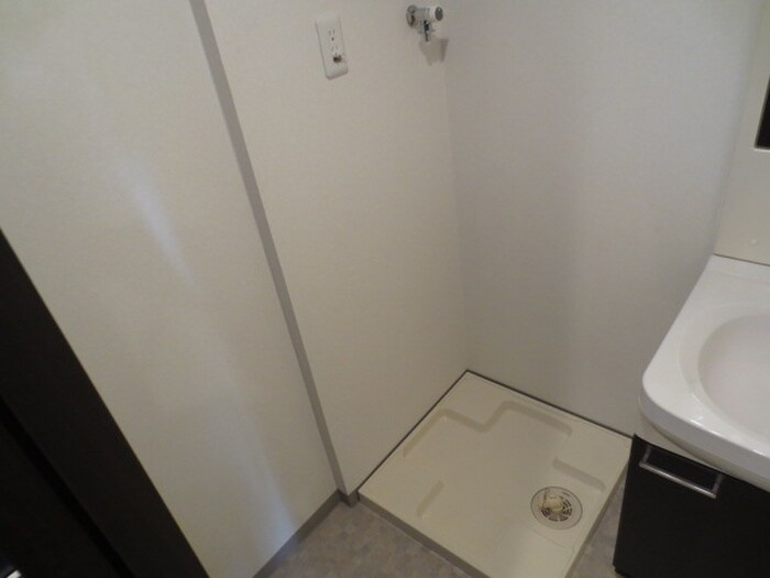 物件内観写真14　(洗濯機置場)