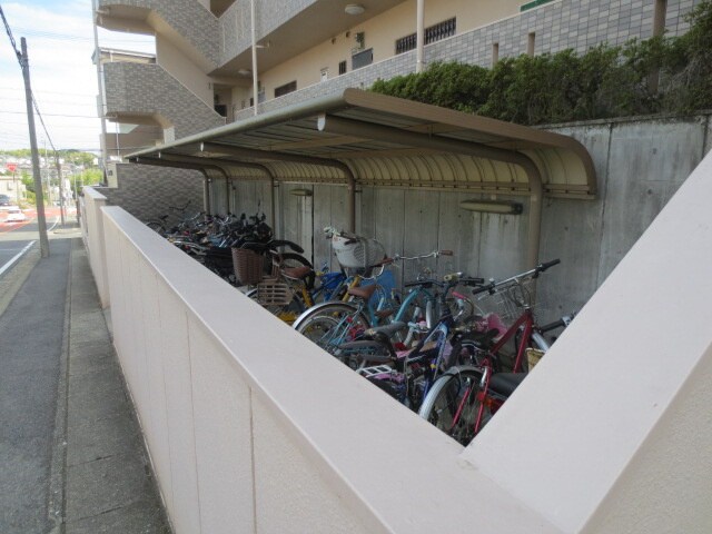 物件外観写真3　(駐輪場)