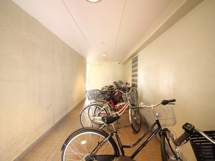 物件外観写真4　(駐輪場)