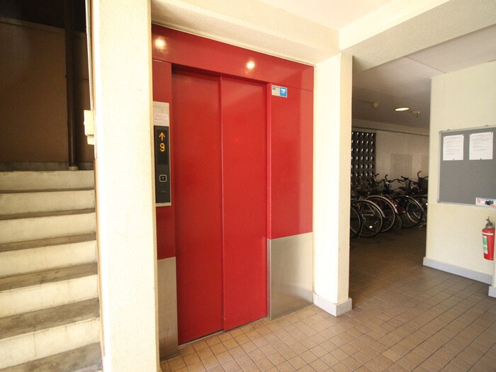 物件外観写真6　(エントランス部分)