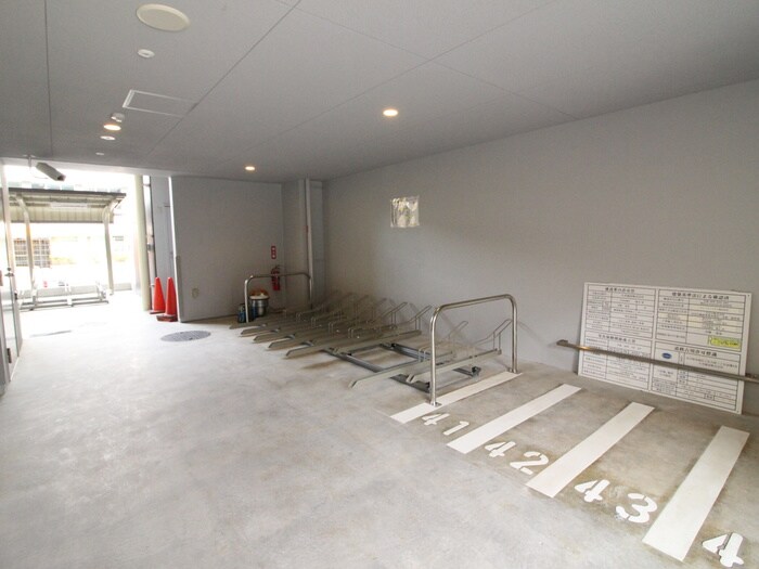 物件外観写真6　(駐輪場)