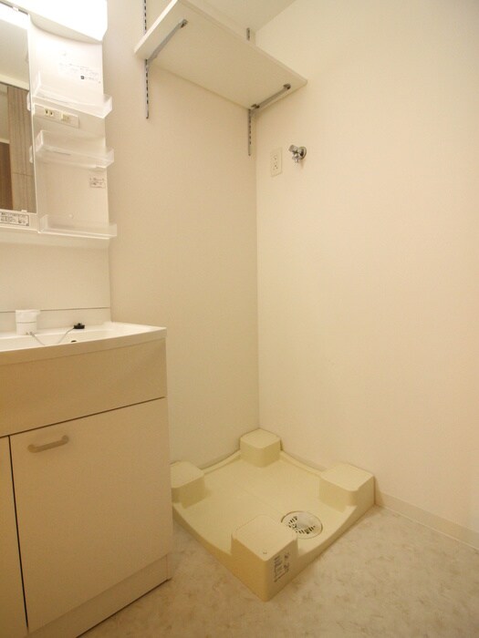 物件内観写真14　(洗濯機置場)