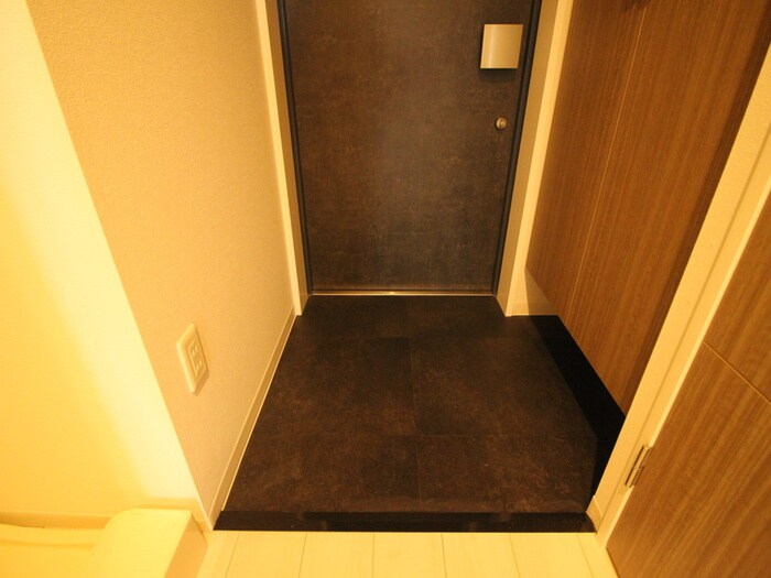 物件内観写真15　(玄関)