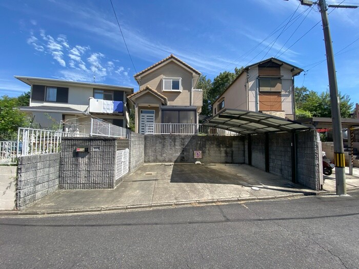 物件外観写真3　(駐車場)