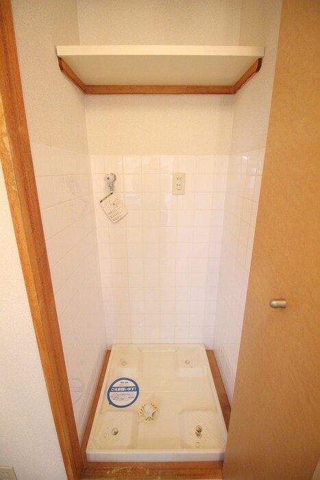 物件内観写真10　(洗濯機置場)