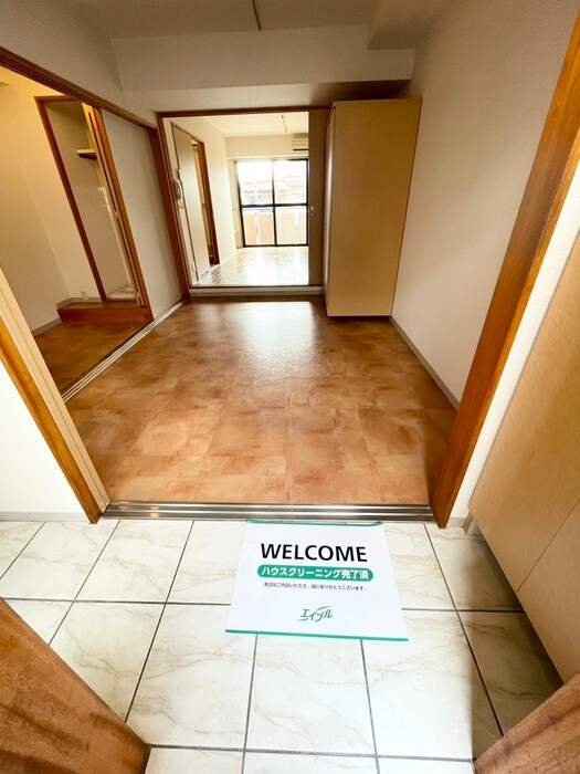 物件内観写真16　(玄関)