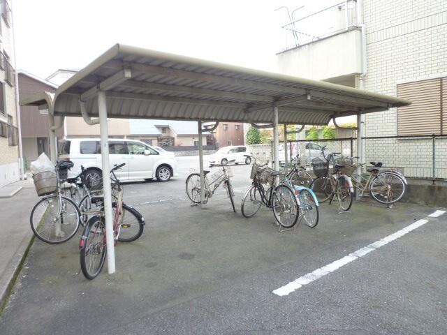 物件外観写真3　(駐輪場)