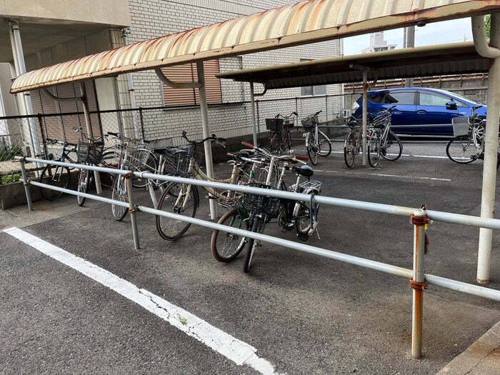 物件外観写真4　(駐輪場)