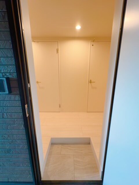 物件内観写真13　(玄関)