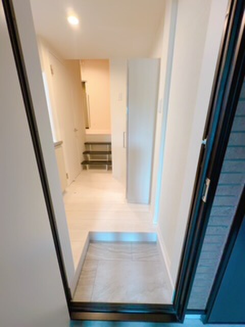 物件内観写真13　(玄関)